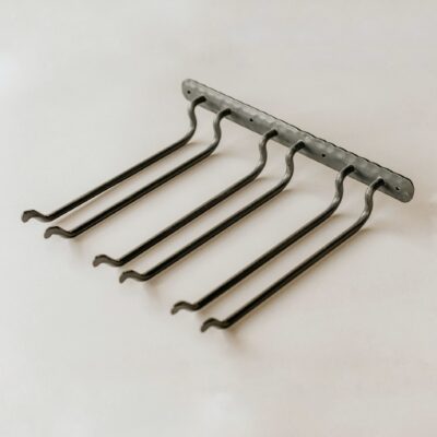 Stensko držalo za peceljne kozarce